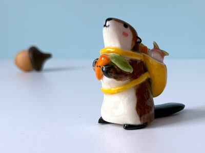 Porcelain Figurine : Mama Beaver and Groceries - Image 10