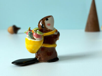 Porcelain Figurine : Mama Beaver and Groceries - Image 8