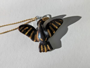 porcelain pendant crow gold with wings out