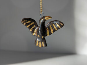 porcelain pendant crow gold with wings out