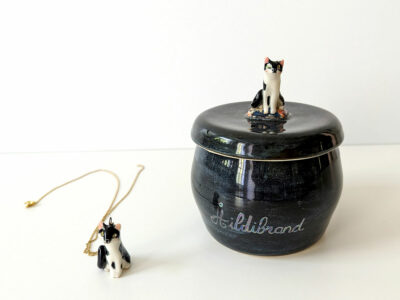 Hildibrand - Urn and Pendant