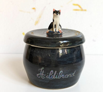Hildibrand - Urn and Pendant - Image 9