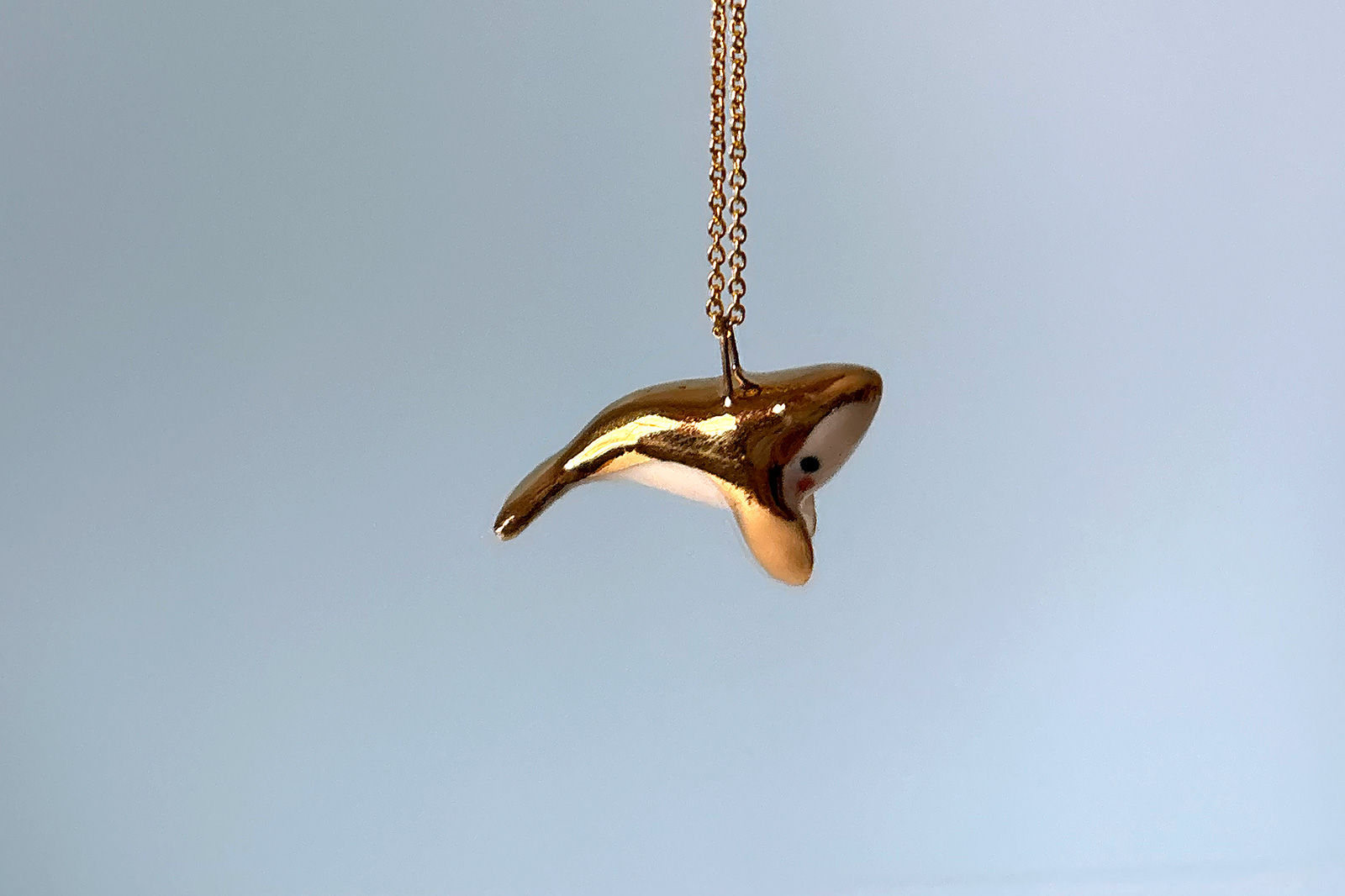 Alternative view of Pendentif Baleine Dorée