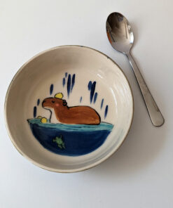 capybara cute dish