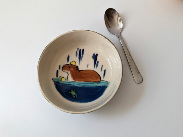 capybara cute dish