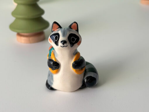 Figurine : Raccoon and Backpack - Image 7