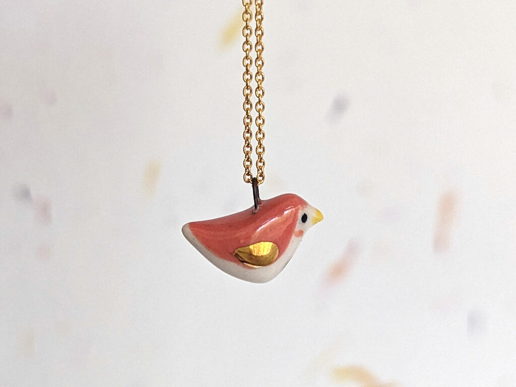 un pendentif d'oiseau adorable pour la saint valentin 