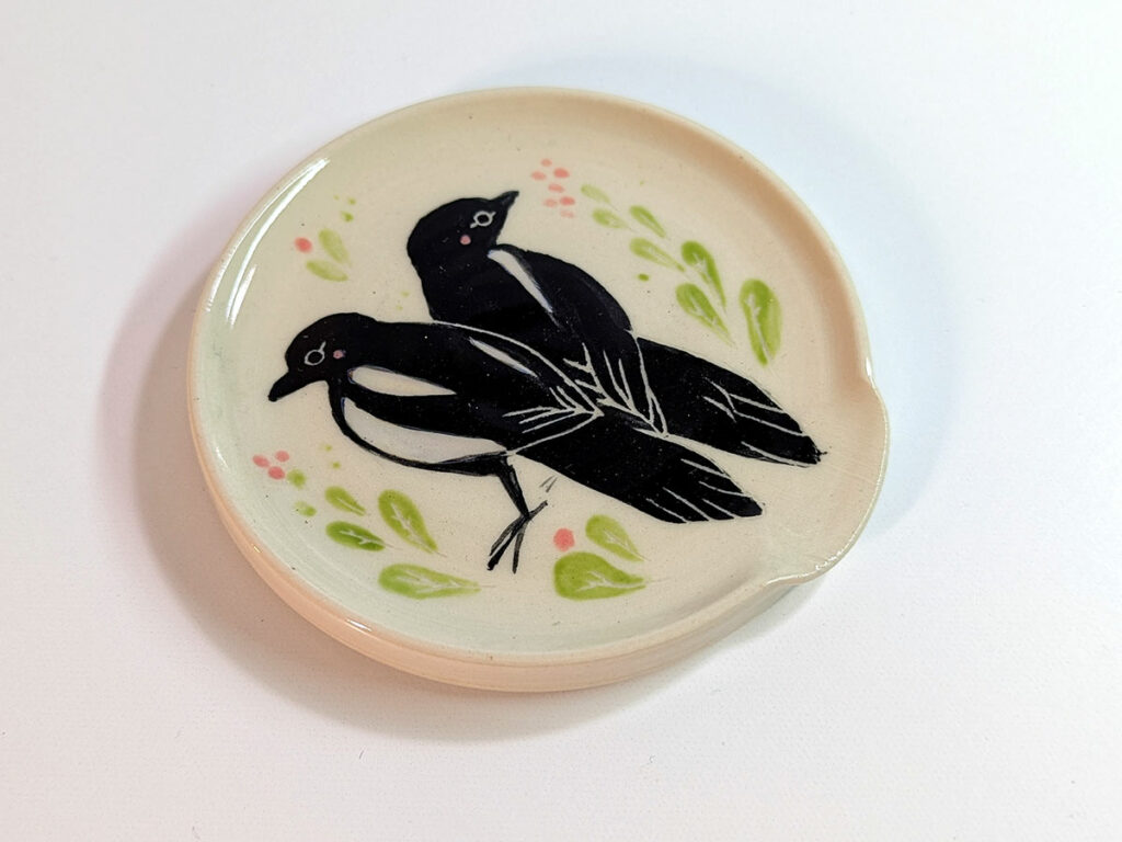Wedding gift : Magpies saucer with pearl 