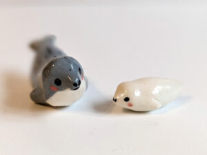 figurine mama seal and baby adorable handmade ceramics kness