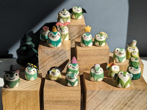 Mystery Figurine : Frog in a Hat - Image 7