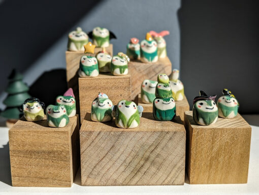 Mystery Figurine : Frog in a Hat - Image 6