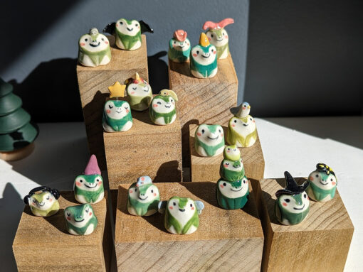 Mystery Figurine : Frog in a Hat - Image 5