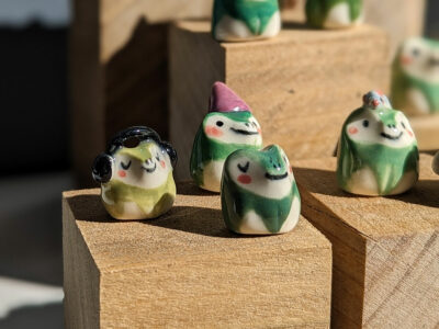 Mystery Figurine : Frog in a Hat - Image 4