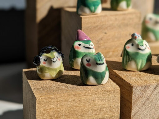 Mystery Figurine : Frog in a Hat - Image 4