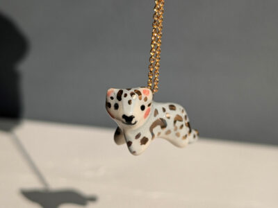 Pendentif Panthère Porcelaine et Or - Mini – Image 4