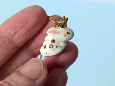 Pendentif Porcelaine : Jackalope Endormi – Image 7