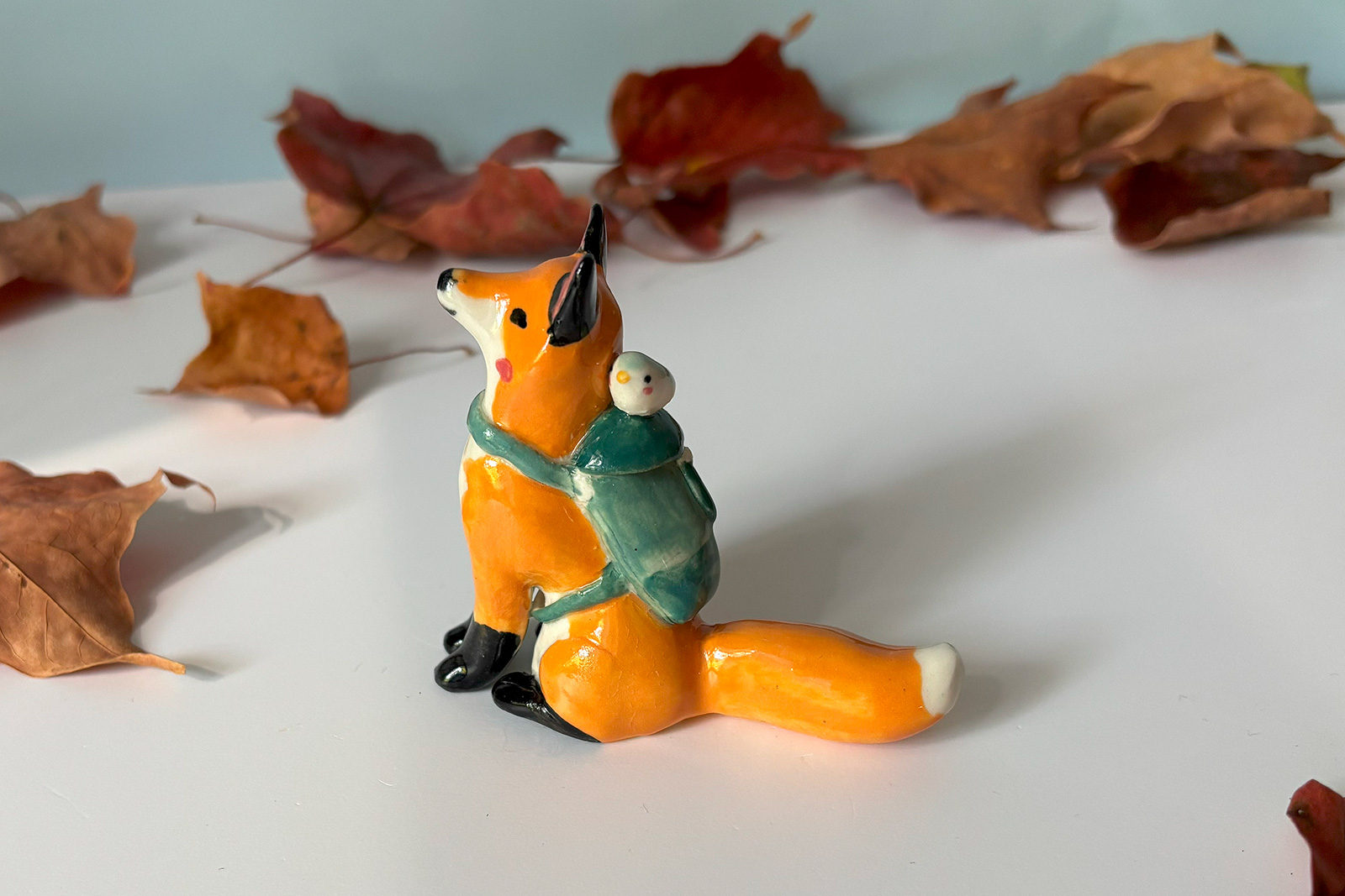 Figurine - Hiking Red Fox With a Passenger - Image 3