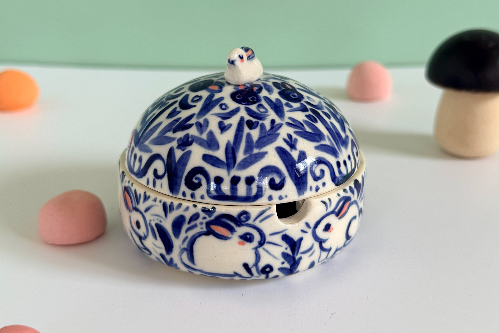 Alternative view of Pot à sel - Lapins