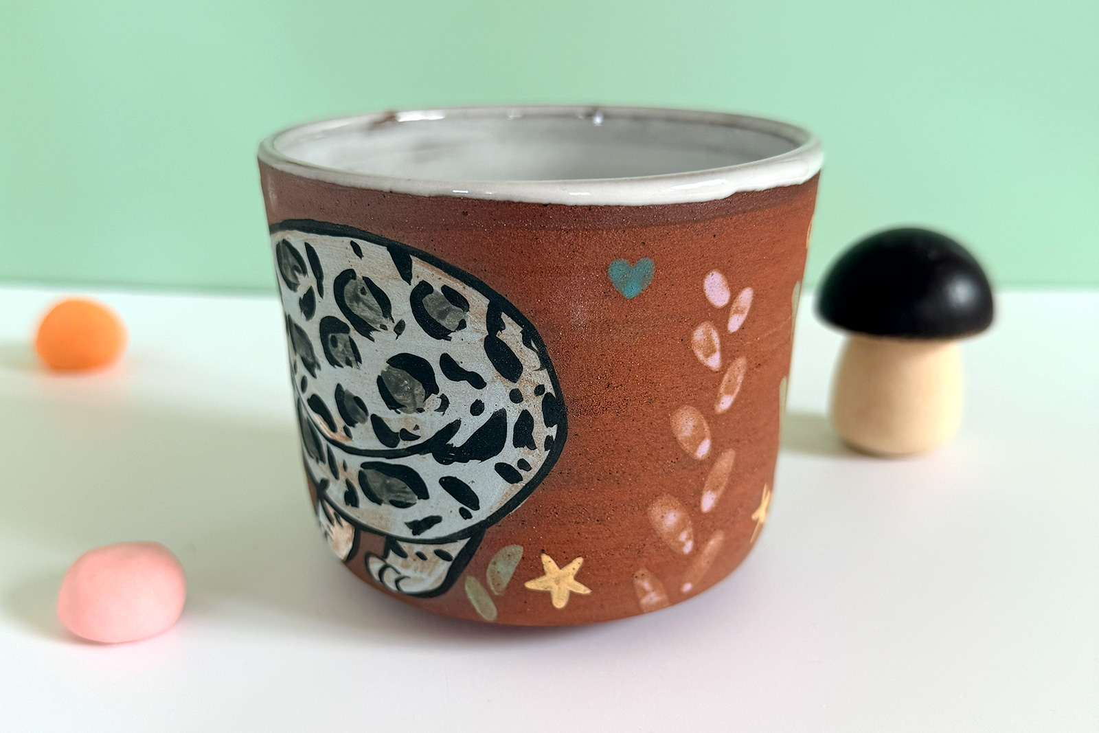 Alternative view of Cup - Snow Leopard