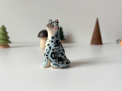 Figurine - Snow Leopard - Image 3