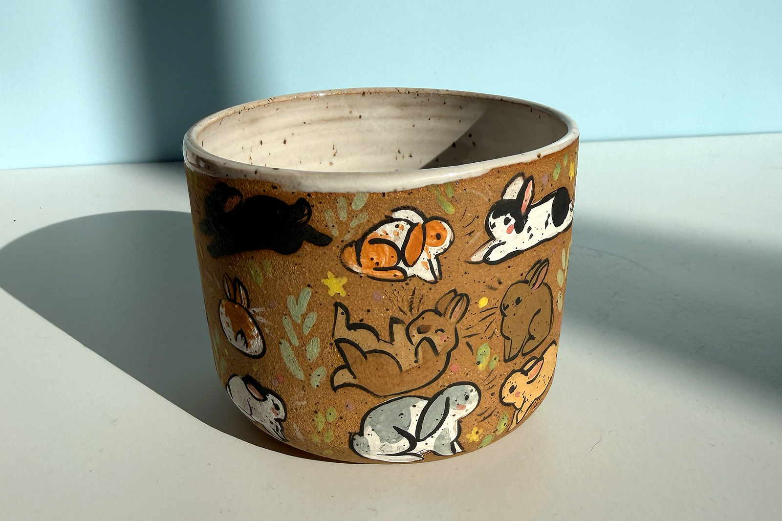 Alternative view of Tasse Mouchetée : Plein de Lapins