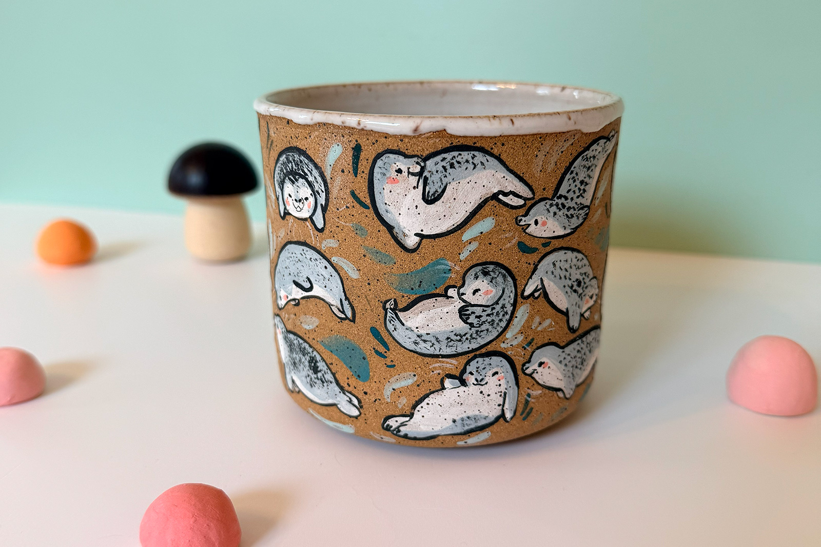 Alternative view of Cup - Many Seals