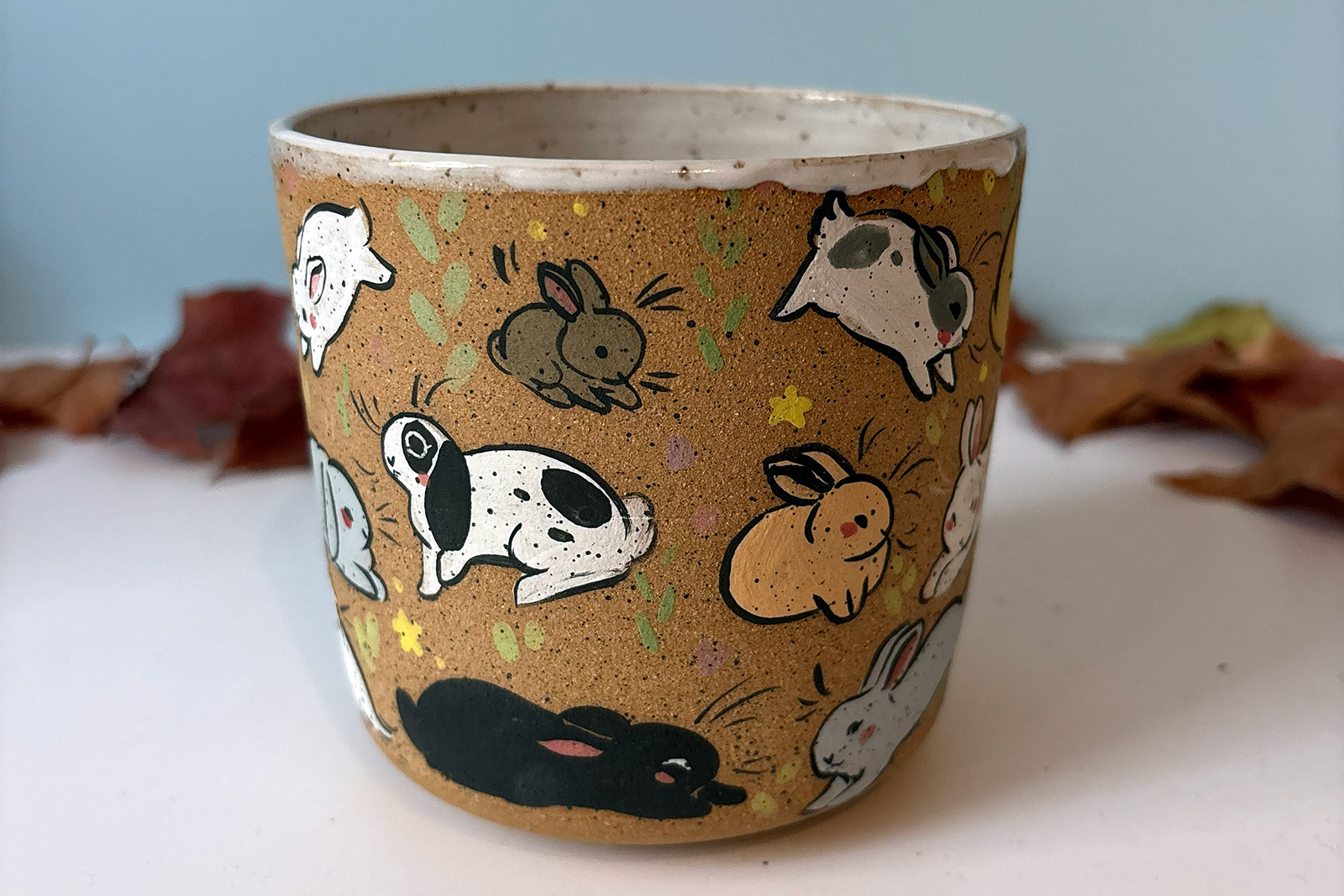 Alternative view of Tasse Mouchetée : Plein de Lapins