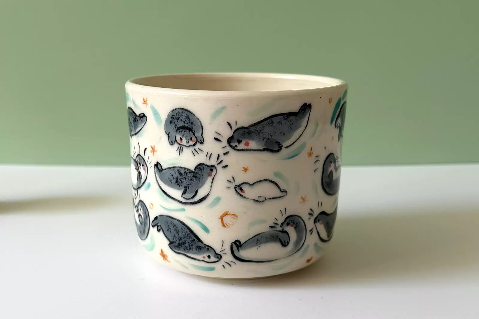 Alternative view of Cup - Many Seals