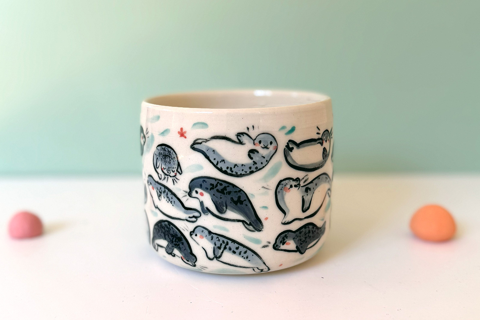 Alternative view of Cup - Many Seals