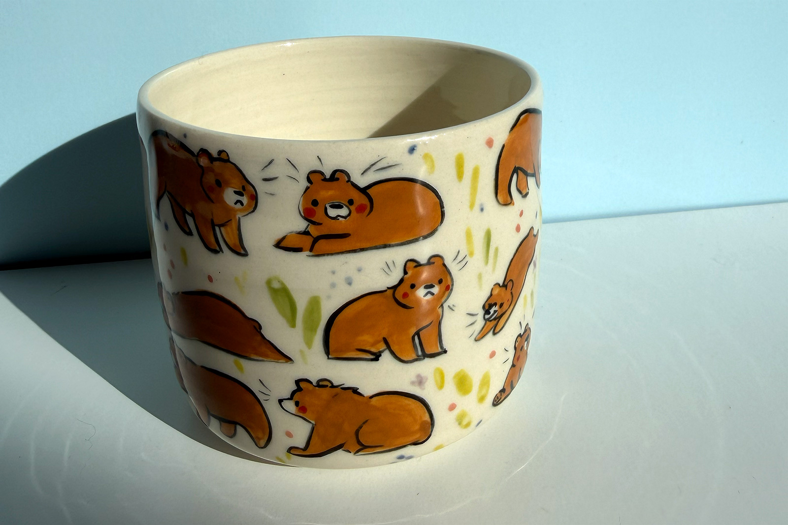 Alternative view of Cup : Too Many Bears