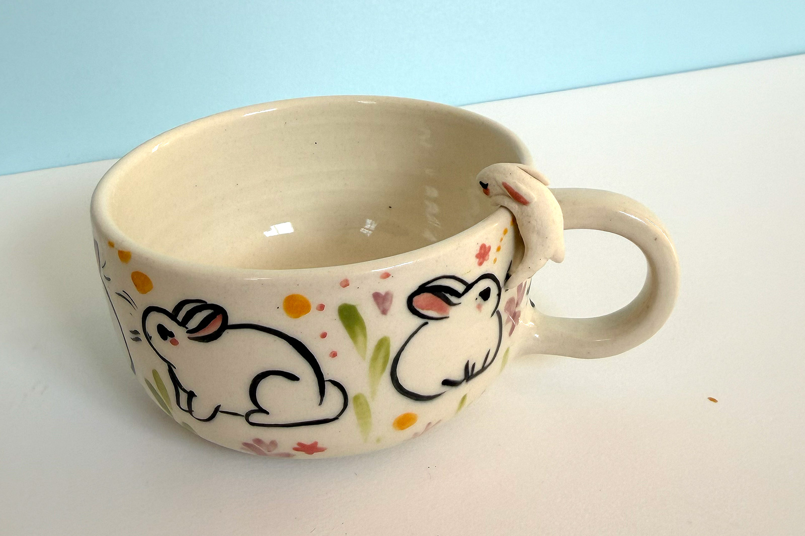 Tasse a thé - Sculptée - Lapins Blanc