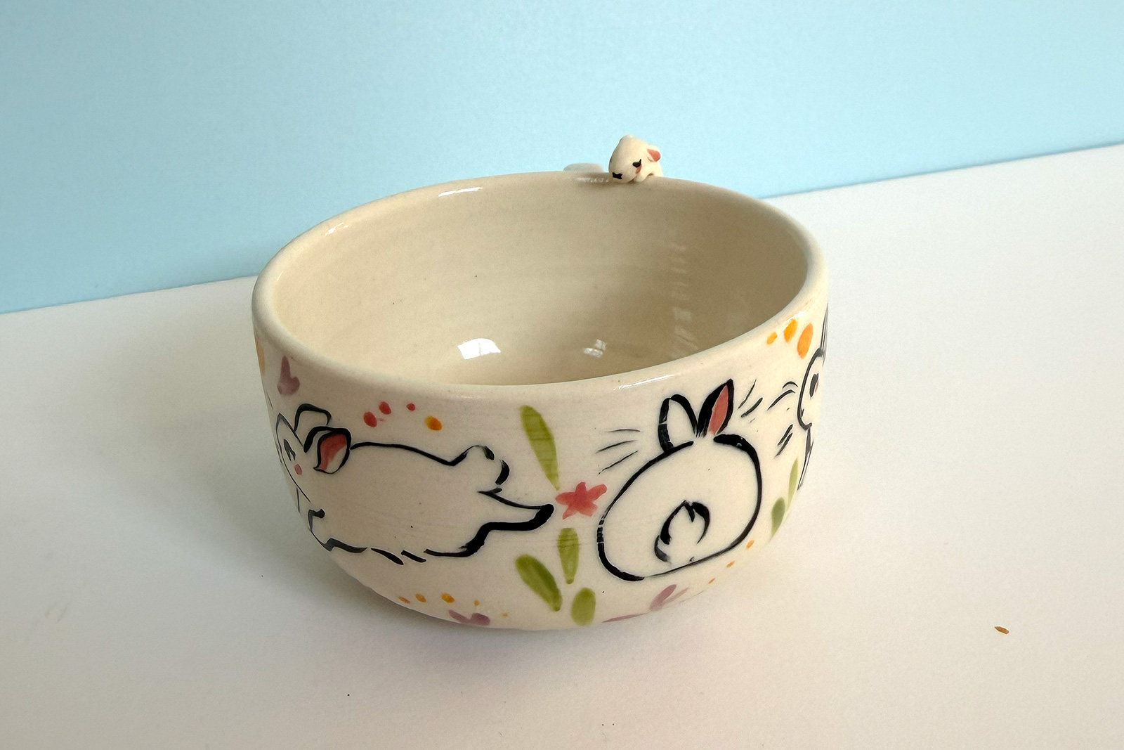 Alternative view of Tasse a thé - Sculptée - Lapins Blanc