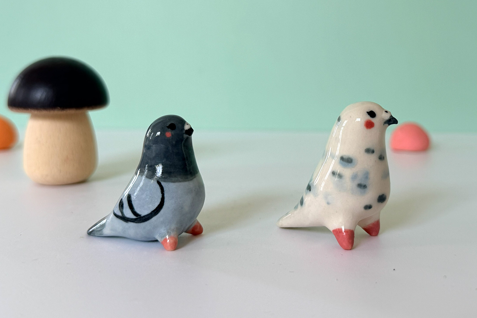 Alternative view of Figurine - Plump Pigeon