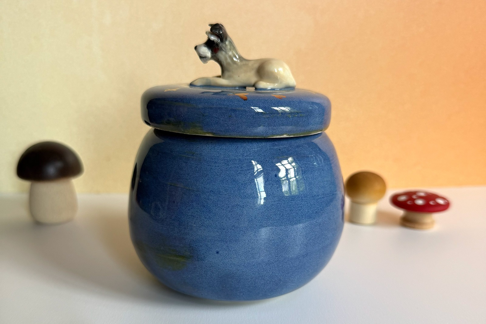 Alternative view of Urne - Schnauzer Miniature